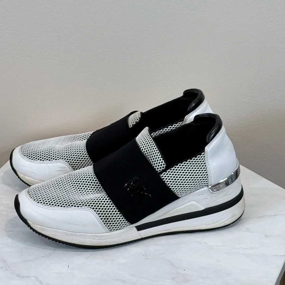 🔥Michael Kors  White and Black Women’s Sneakers Size 8.5 EUC🔥
